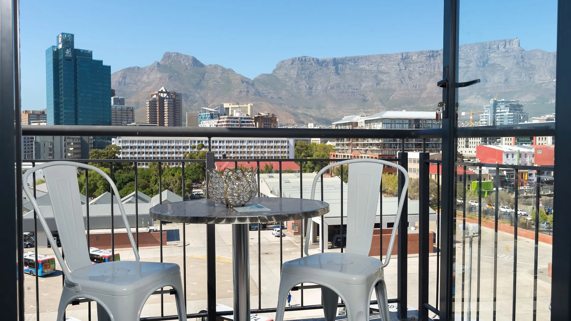 Greenwich 503 Cape Town 0*,